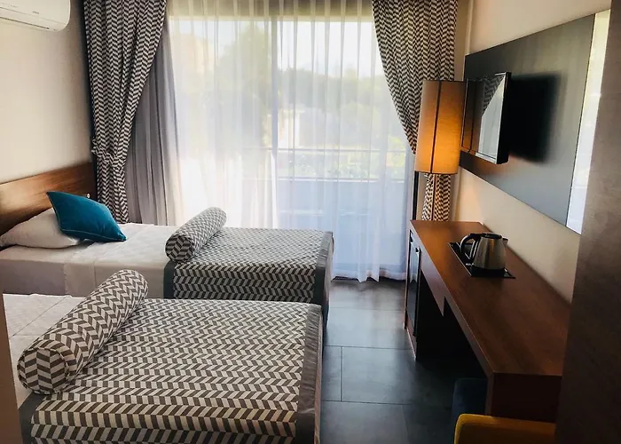 فندق Floria ألانيا